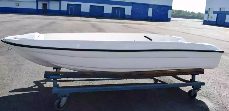 Стеклопластиковая лодка Пингвин (тримаран) в Ухте