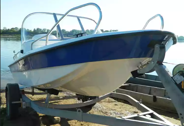 Стеклопластиковый катер Wyatboat-430 DC (тримаран) в Ухте