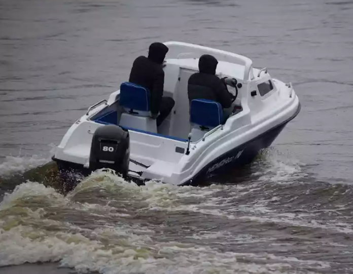 Комбинированный катер Neman-500 с каютой в Ухте