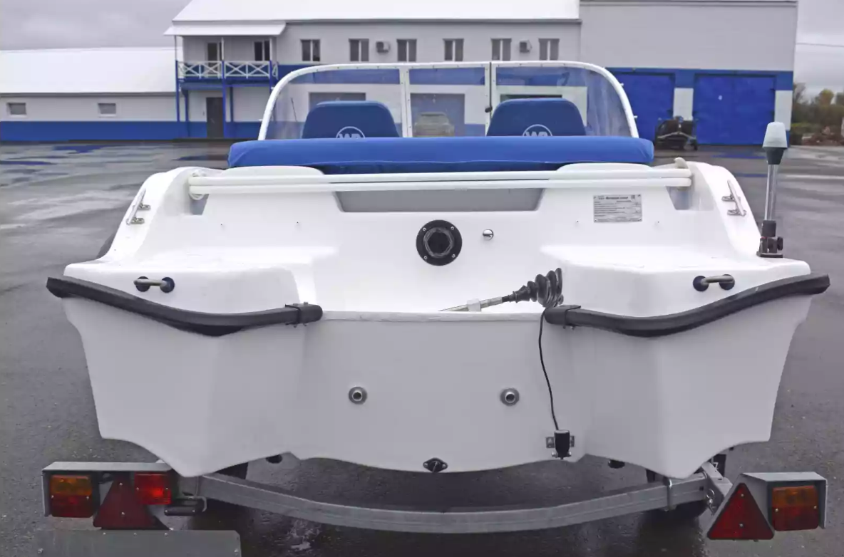 Стеклопластиковый катер Wyatboat-430DCМ (килевая) в Ухте