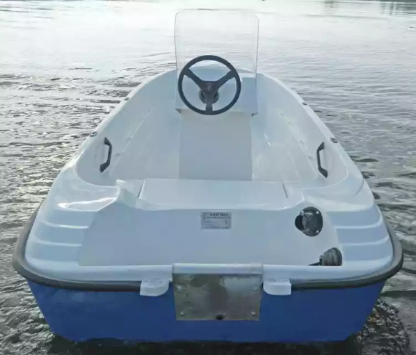 Стеклопластиковая лодка Пингвин с консолью (тримаран) в Ухте