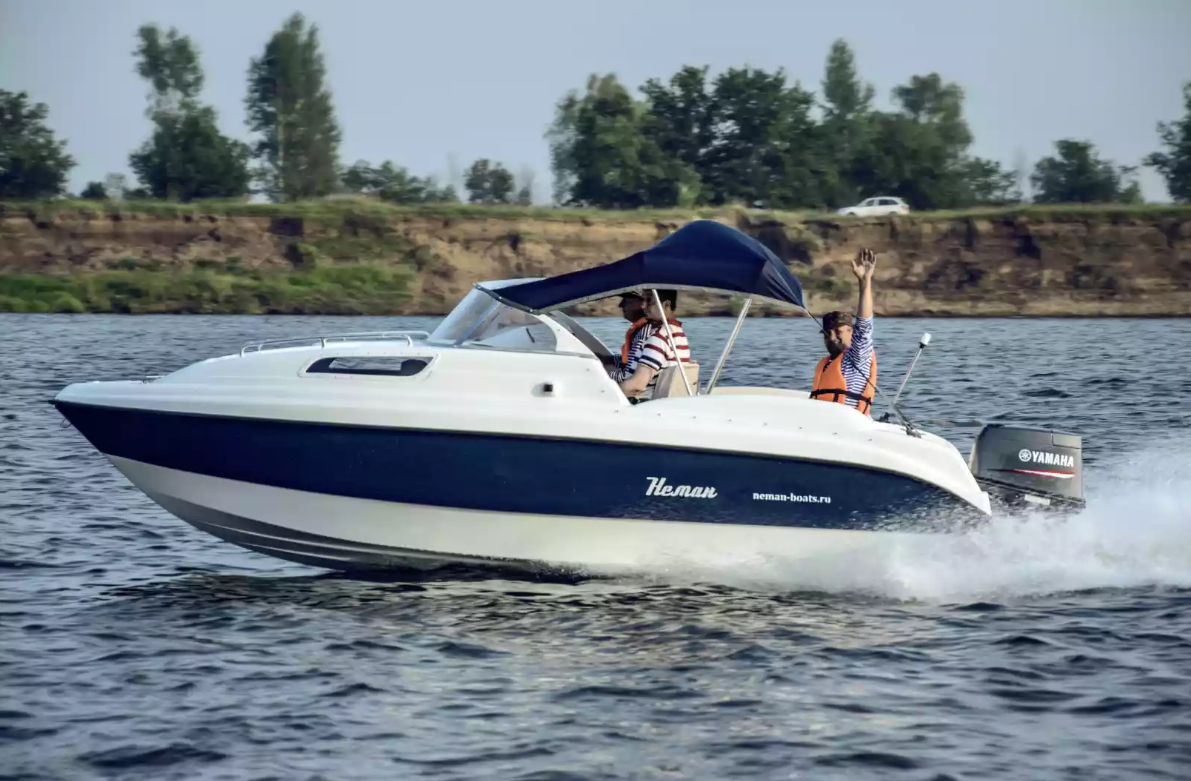 Стеклопластиковый катер Neman-550 с каютой в Ухте