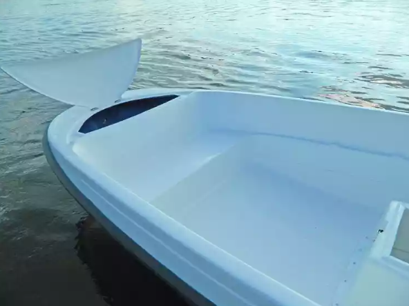 Стеклопластиковая лодка Пингвин с консолью (тримаран) в Ухте