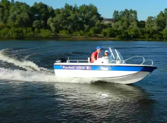 Стеклопластиковый катер Wyatboat-430 DC (тримаран) в Ухте