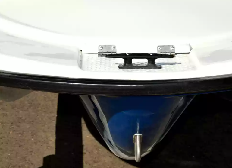 Стеклопластиковая лодка Пингвин с консолью (тримаран) в Ухте