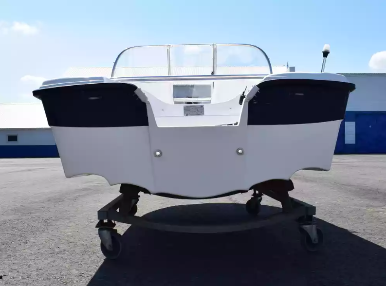 Стеклопластиковый катер Wyatboat-430 DC (тримаран) в Ухте