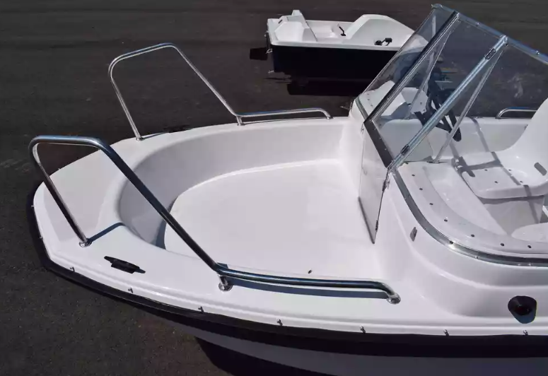 Стеклопластиковый катер Wyatboat-430 DC (тримаран) в Ухте