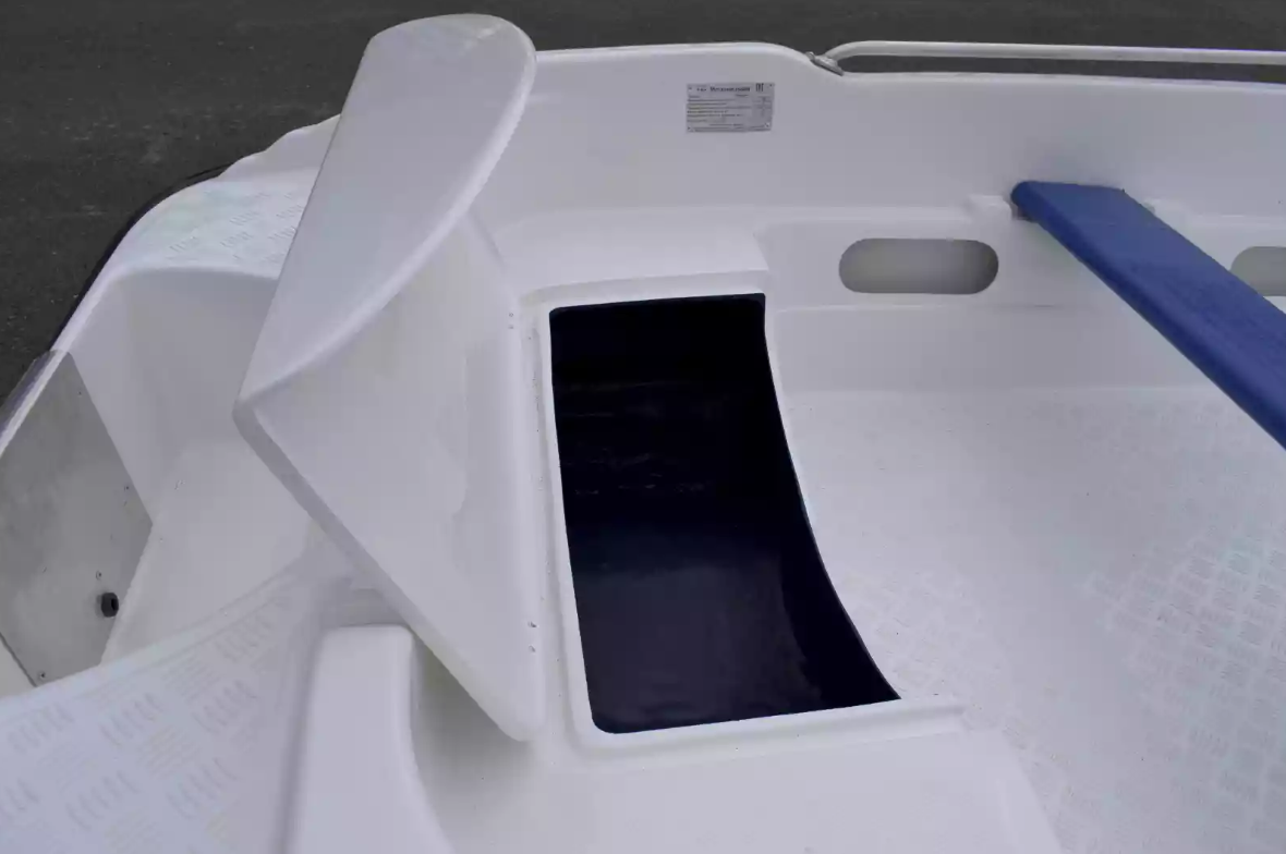 Стеклопластиковая лодка Пингвин New (тримаран) в Ухте