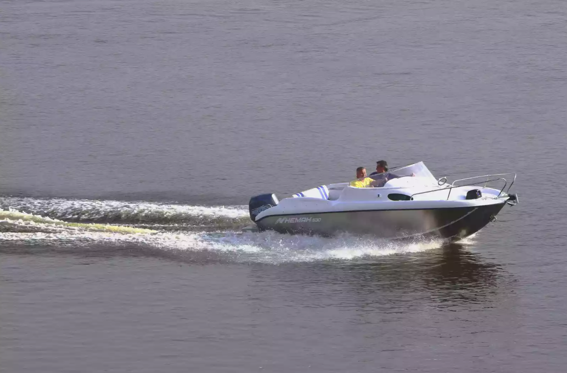 Комбинированный катер Neman-530 с каютой в Ухте