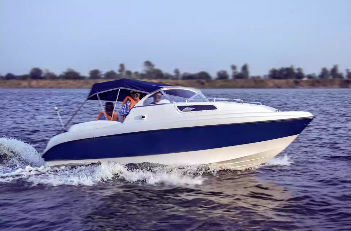 Стеклопластиковый катер Neman-550 с каютой в Ухте