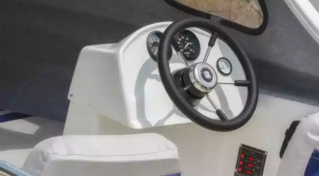 Стеклопластиковый катер Wyatboat-3 П (полурубка) в Ухте