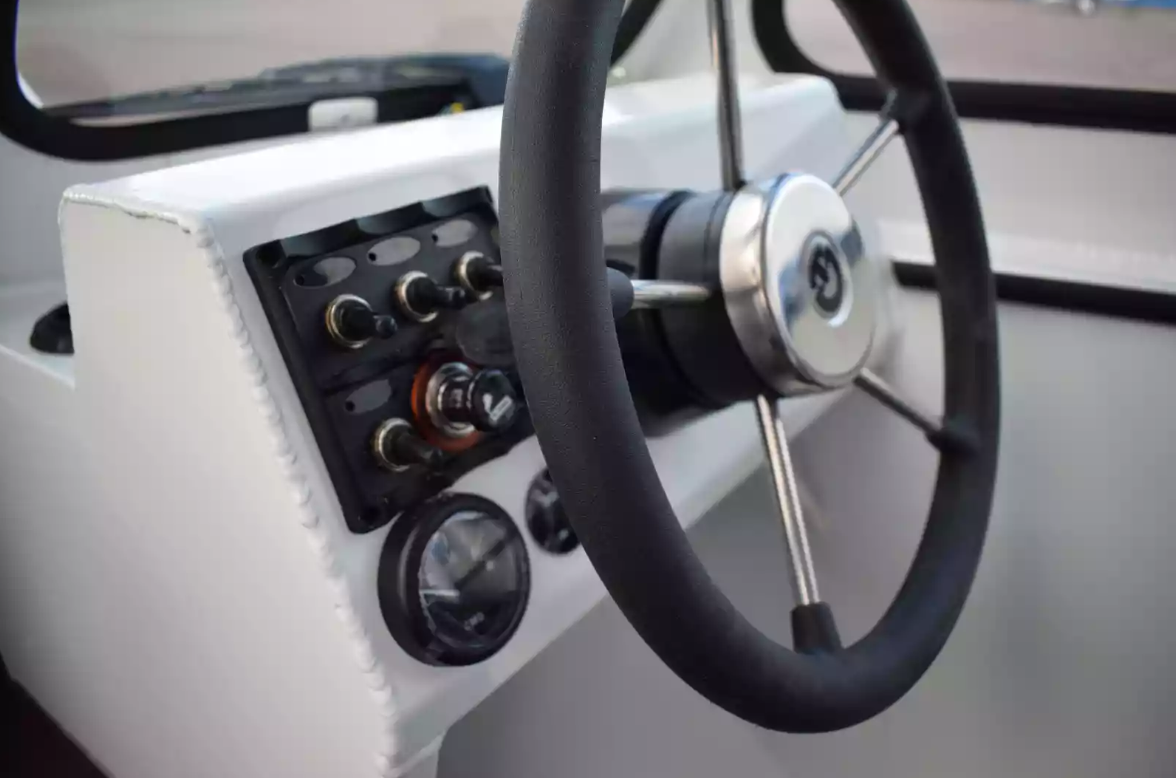 Алюминиевый катер Неман-500 (закрытая рубка) в Ухте