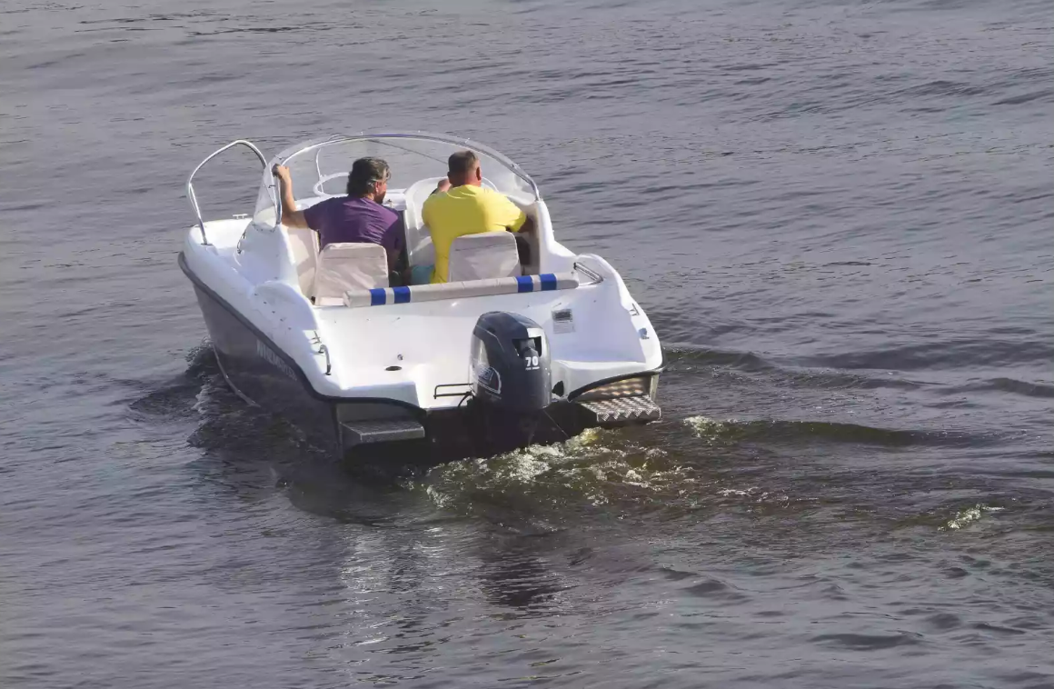 Комбинированный катер Neman-530 с каютой в Ухте