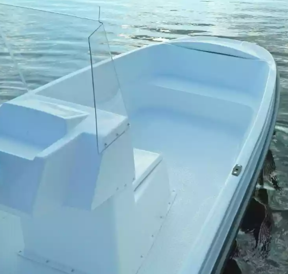 Стеклопластиковая лодка Пингвин с консолью (тримаран) в Ухте