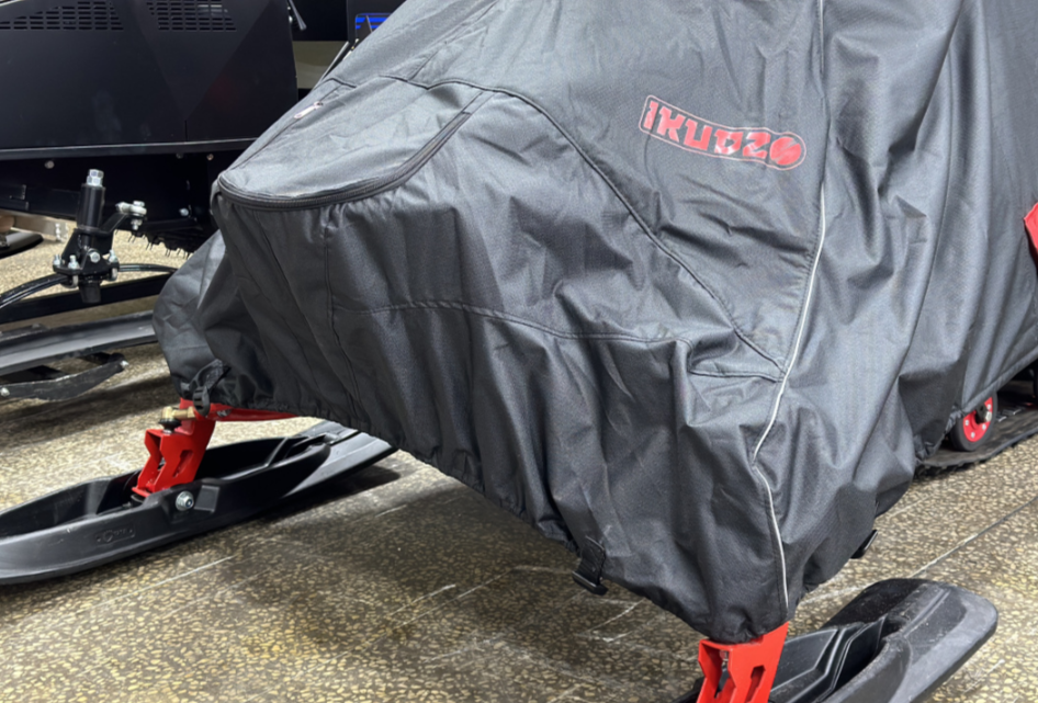 Чехол транспорт. снегохода IKUDZO HUNTER черно-красный Оксфорд ПРЕМИУМ качества с лого IKUDZO в Ухте