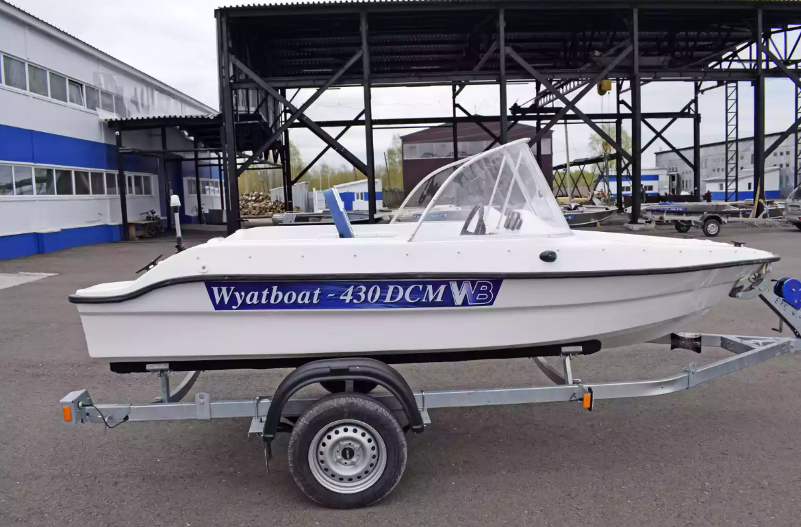 Стеклопластиковый катер Wyatboat-430DCМ (килевая) в Ухте