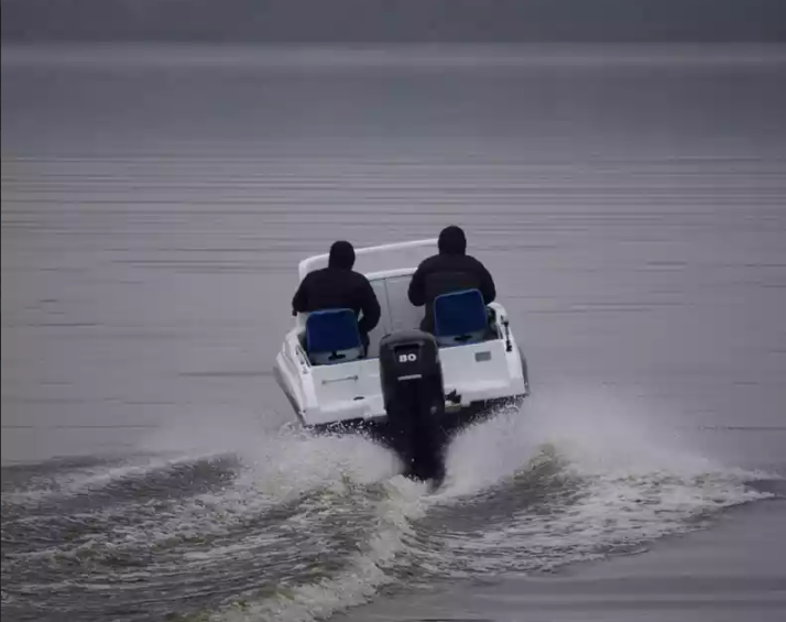 Комбинированный катер Neman-500 с каютой в Ухте