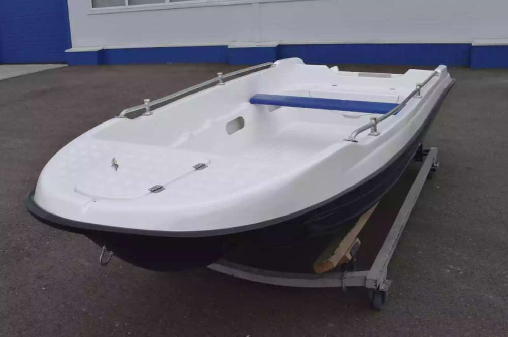 Стеклопластиковая лодка Пингвин New (тримаран) в Ухте